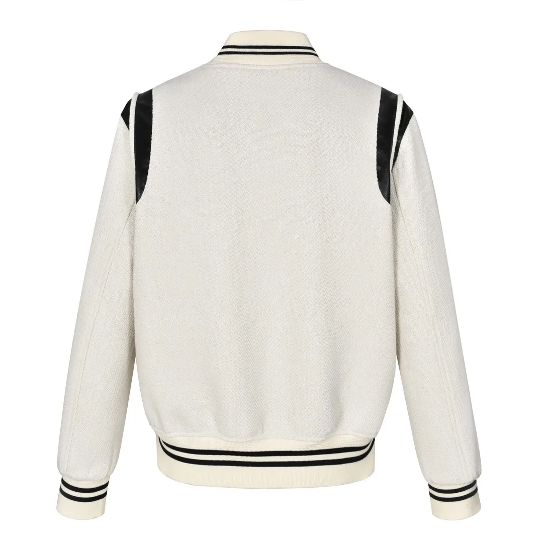 P520 Saint Laurent Paris Saint Laurent slp classic leather patchwork black and white baseball collar jacket. The original 1:1 development is the highest version on the Internet. It took 2 months to customize pure wool fabric and jacquard ribbing (ordinary machines cannot achieve this jacquard effect). The version is super handsome. The patchwork position is very particular about parking technology. Whether the whole dress looks good or not depends on this position. Same style for men and women. Color: black and white spelling/white/black. Size: 46 48 50 52
